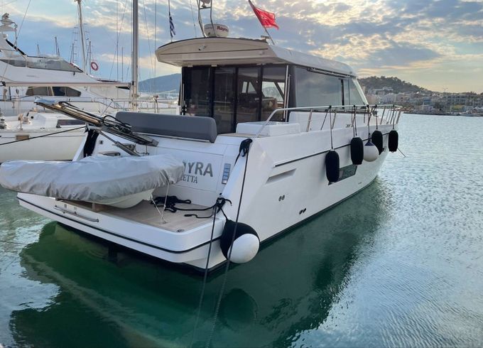 Motor yacht SEALINE C48 870hp
