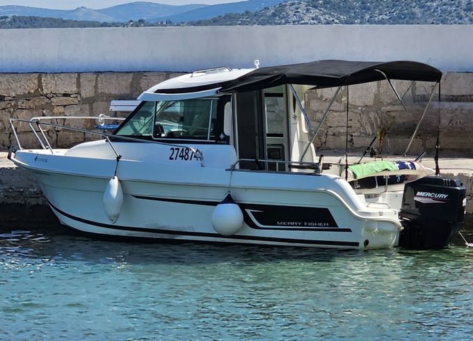 Motorboat Jeanneau Merry Fisher 625