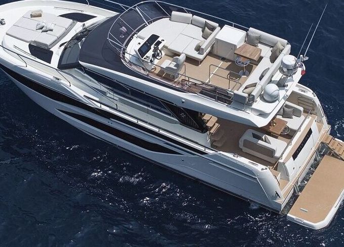 Motorboat Jeanneau Prestige F4 650hp