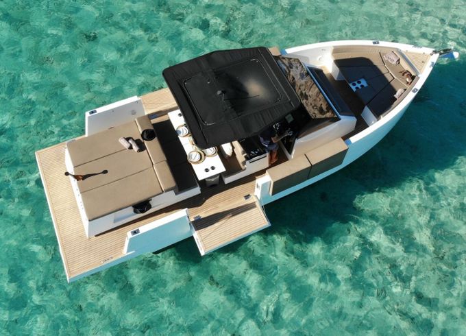 Motor yacht De Antonio D34 350hp