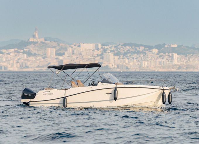 Motorboat Quicksilver 755 Sundeck 225hp