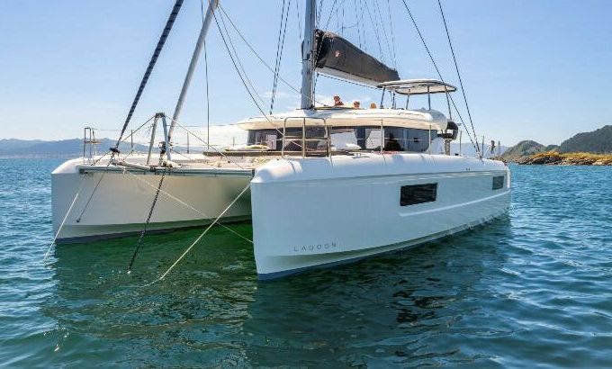 Catamaran Lagoon LAGOON 43 (4 CAB + 2) / 4 SDB 13m