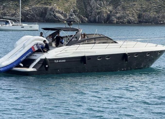 Motorboat Princess V55 1230hp