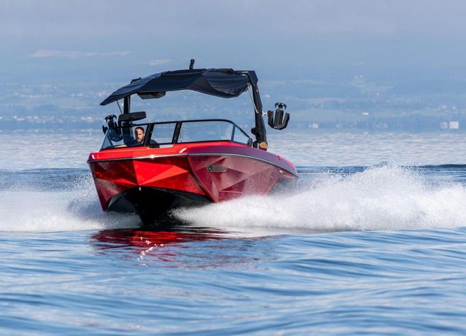 Motorboat Correct Craft Super air nautique G23 350hp