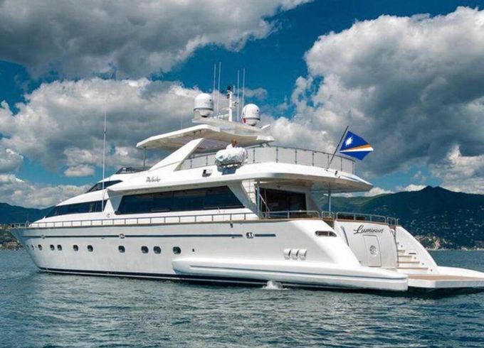 Motor yacht Falcon 106 2280hp