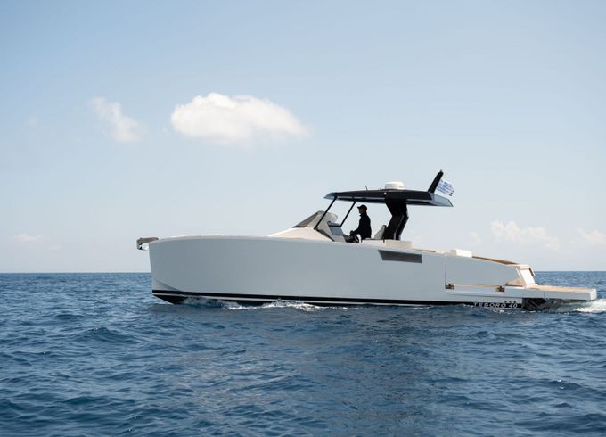 Motorboat Tesoro T40 750hp