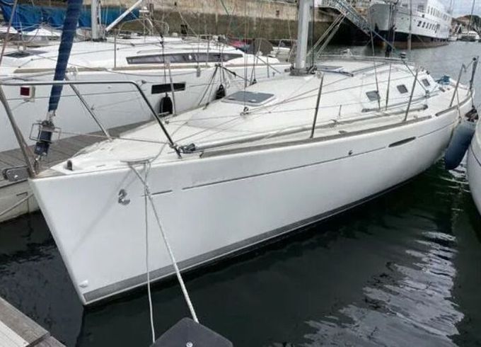 Sailboat FIRST 31.7 - ANDROMEDE 9m