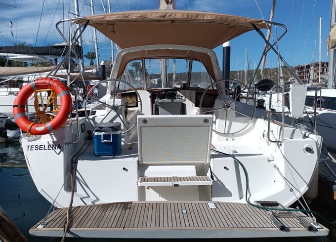 Sailboat BENETEAU OCEANIS 41.1 12.43m