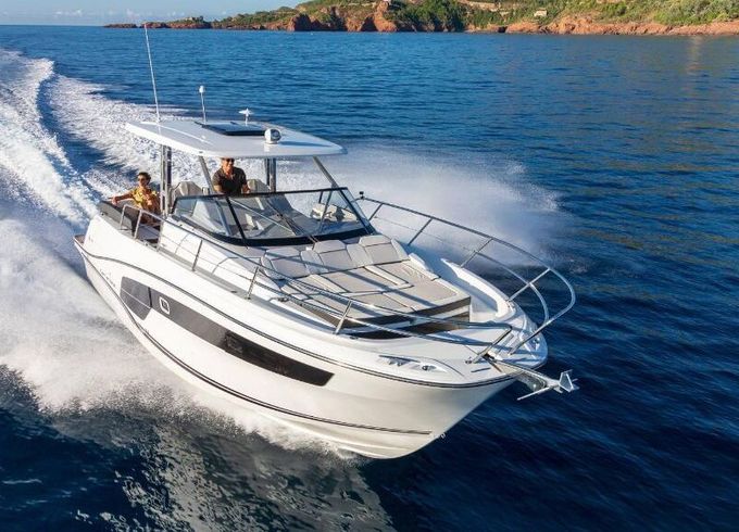 Motorboat Jeanneau Cap Camarat 10.5 Wa 600hp
