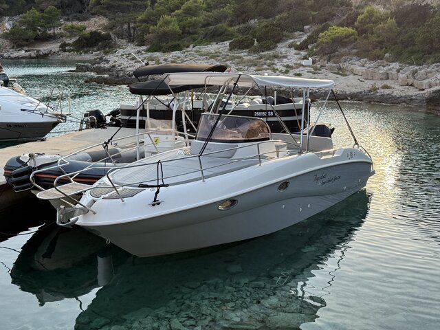 Apolon Plovila – Aquabat 850 LUX