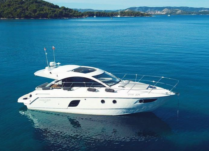 Gran Turismo 38 White