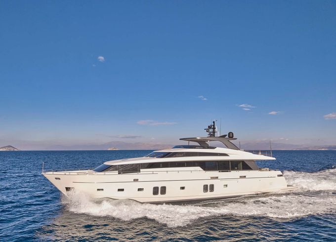 GOLDEN YACHT