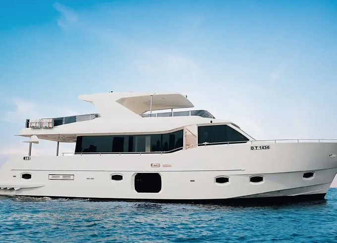 82ft Wide yacht