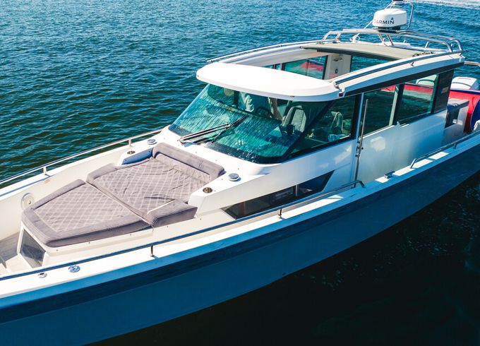 Visit the Fort Lauderdale Sandbar in Luxury