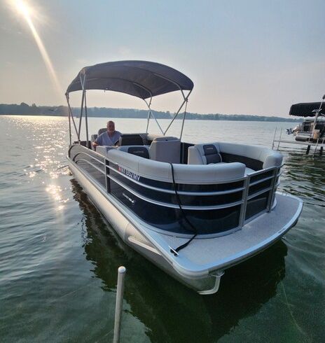 Easy Cruising on Silver Lake – 21ft Harris Pontoon