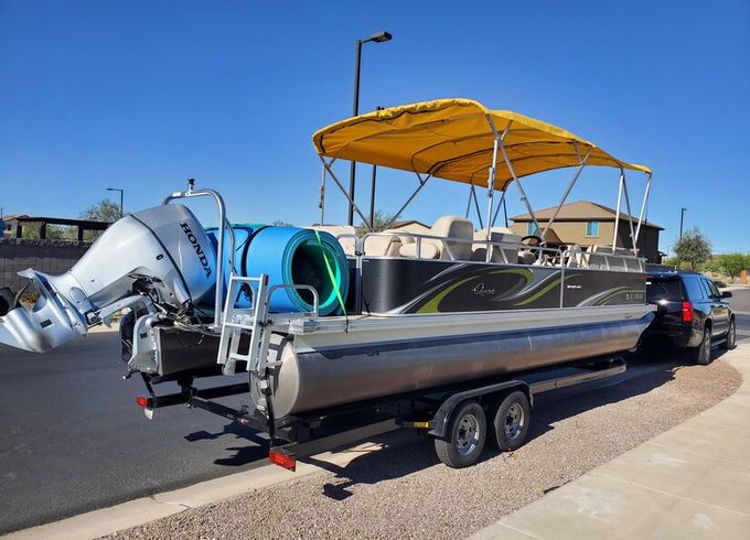 Fun in the Sun at Lake Pleasant Harbor on our 26ft Party Pontoon Boat