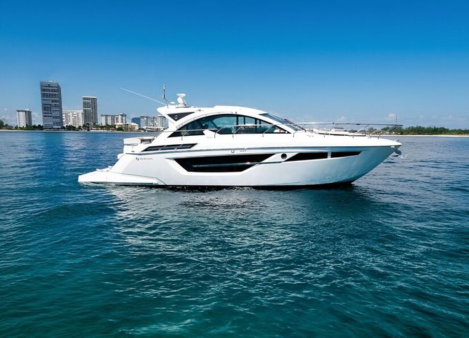 Luxury Modern Yacht Experience