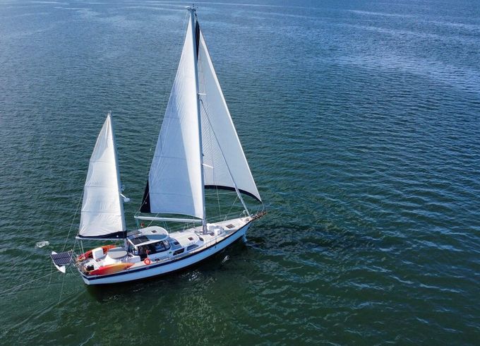 72 Foot Sailboat with large private Jacuzzi on deck (Seattle)