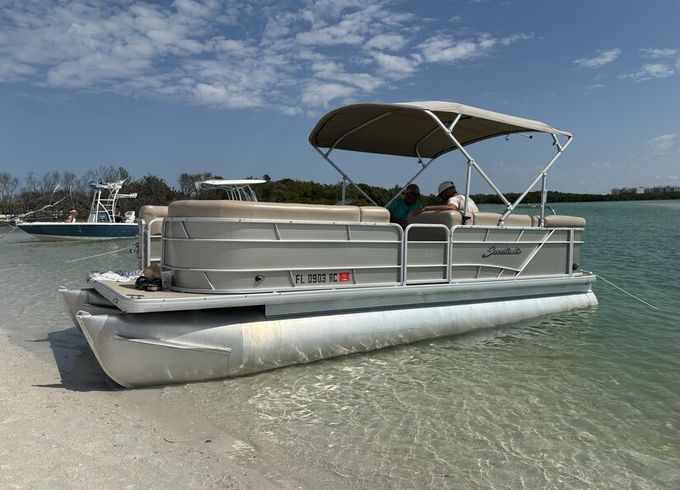 New pontoon 10passengers. John’s pass/ shell island tours