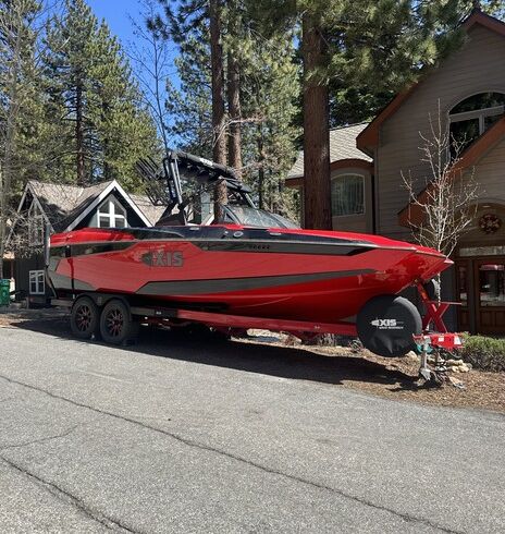 Lake Tahoe surfing boat comes with Captain all gear included new boat￼