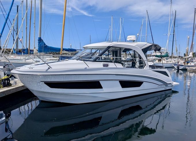 Luxury captained Beneteau Antares 9 | Seattle and Puget Sound