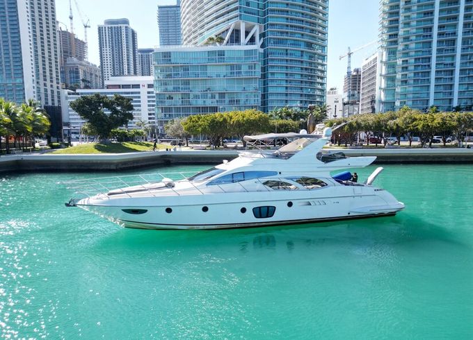 Azimut Flybridge 62' luxury yacht in Miami