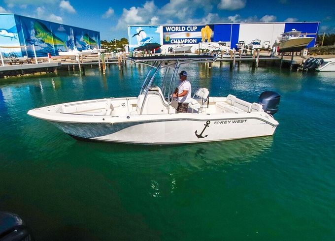 24' CC  w/ GPS TRACKS to popular fishing spots and other destinations!