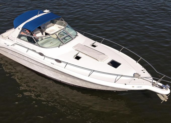 Beautiful mid-size Cruiser perfect for Lake Ozarks