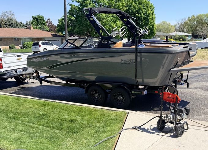 Catch the Perfect Wave: 2021 Heyday WT-2 Wake Surfing Boat (Seats 12)