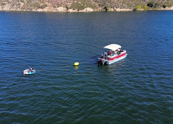 22' Sun Tracker Pontoon Party Barge with Tubing in Los Angeles