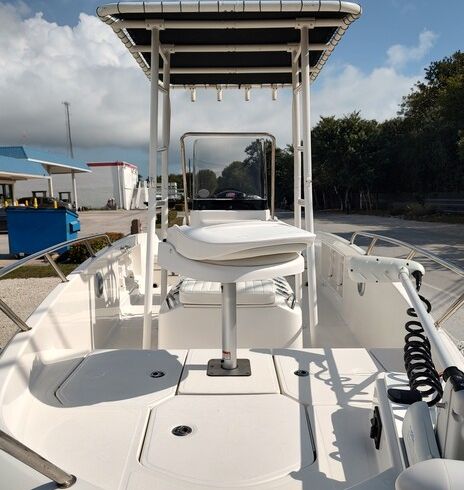 Trophy T-18 Bay in like-new condition!