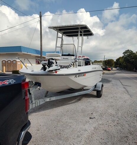 Trophy T-18 Bay in like-new condition!