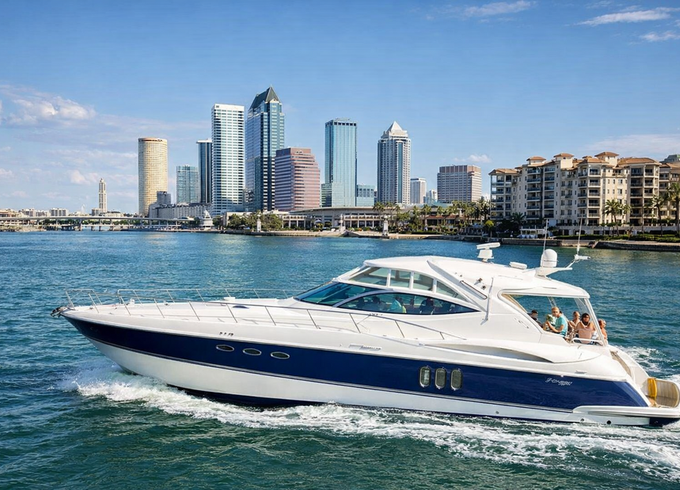 52’ Luxury Yacht | Downtown Tampa
