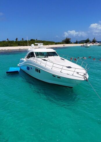 55 Sea Ray to cruise the islands