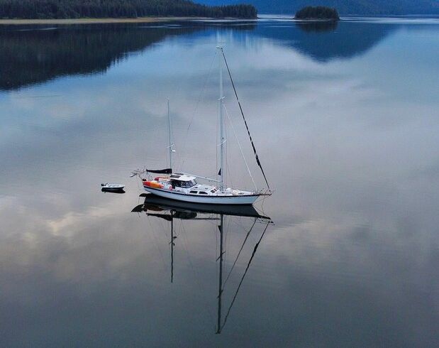 72' Sailboat with large Jacuzzi on deck (Everett, WA)