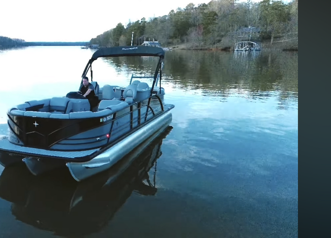 **Stunning 25FT Berkshire Tri-toon with 250HP and a High Top BAR. Wow!