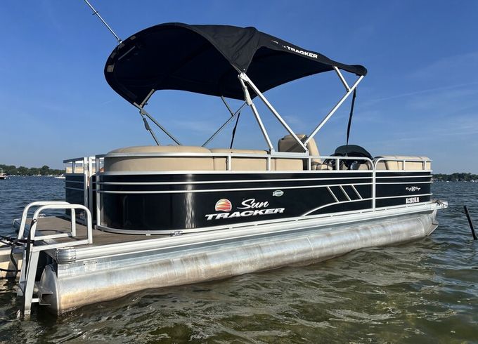 22’ Party Barge on Devils Lake