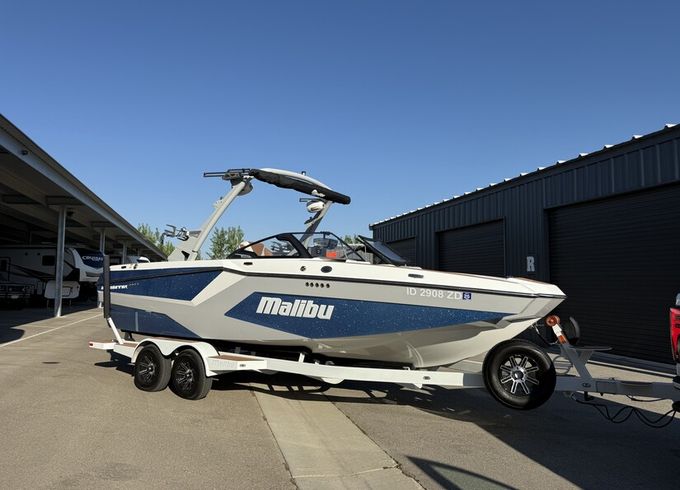 2024 Malibu 23' MXZ – Wake, Surf, Tube – Captain Included