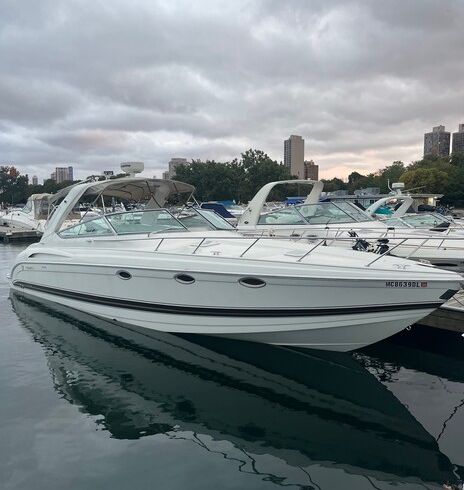 40ft Formula Super Sport Motor Yacht in  Chicago - Playpen Ready