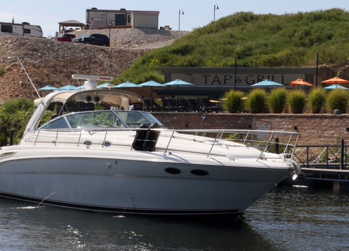 "Ships Ahoy!" : 38' yacht rental at Lake of the Ozarks