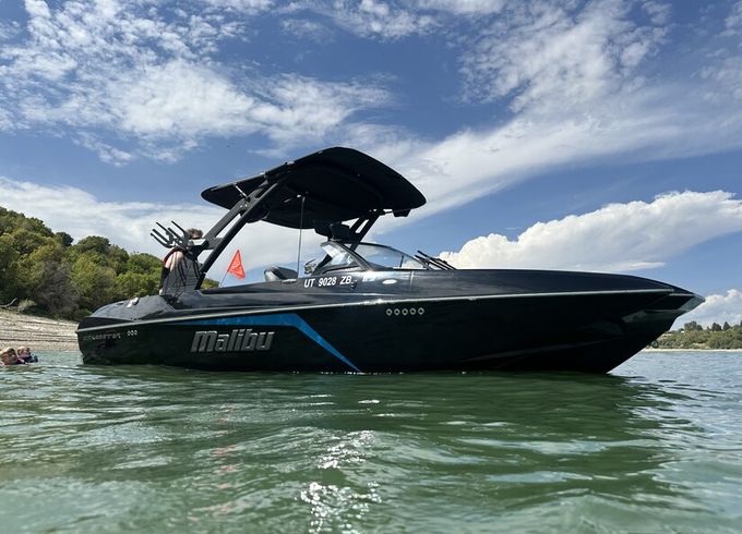 2020 Malibu 21 MLX Wakesetter