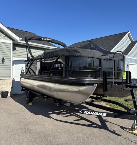 Pontoon Paradise: Sea Breeze Retreat