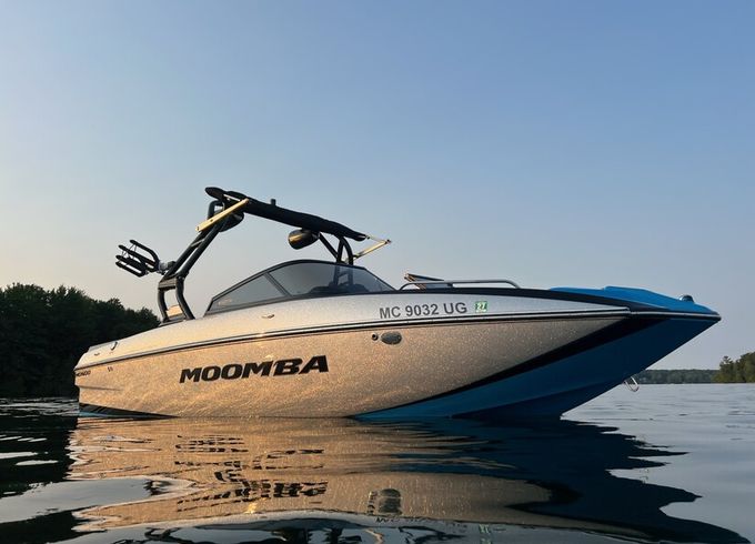 2018 Moomba Mondo Wakesurfing Boat