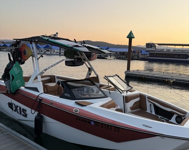 2024 Axis T235 wakesurf (16 people)