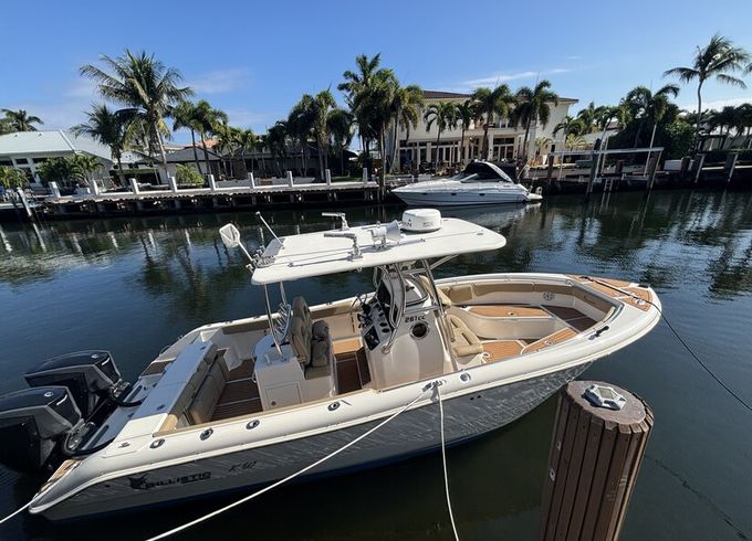 27ft Center Console. Explore South Flordia!