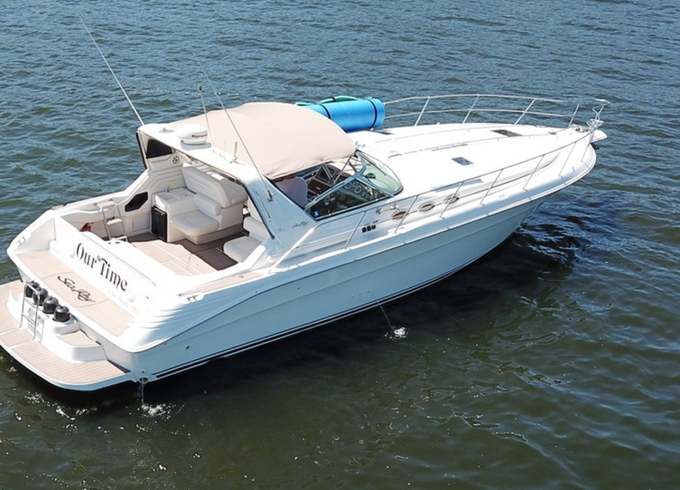 "Our Time" Yacht Charter at The Lake Of The Ozarks