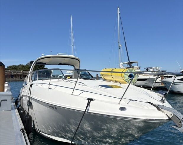 Luxurious 
37’ Sea Ray Sundancer out of Navy Pier Marina for up to 6!