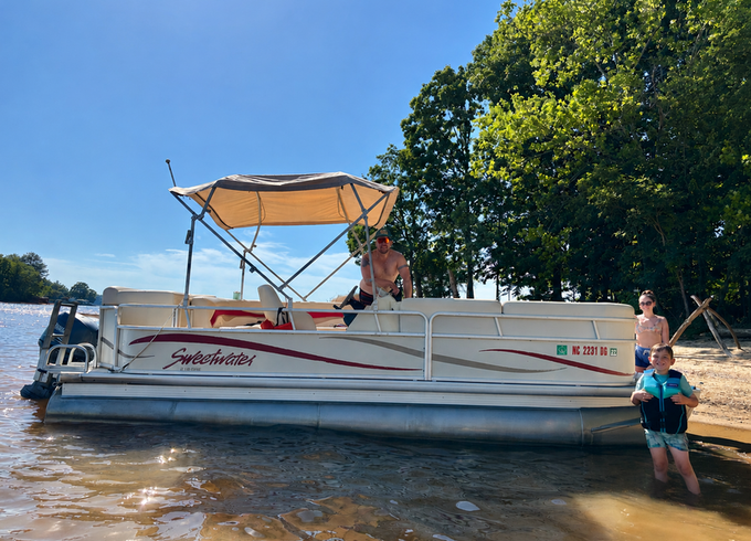 21' Sweetwater Pontoon Gas Included!