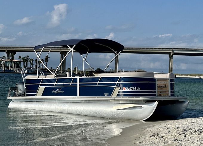 2019 23’ Sun Chaser Pontoon 12 ppl at Orange Beach