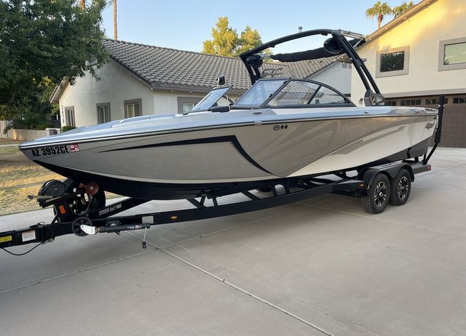 2018 Tige R23 – Premium Wake and Surf Boat | Perfect for Family Fun